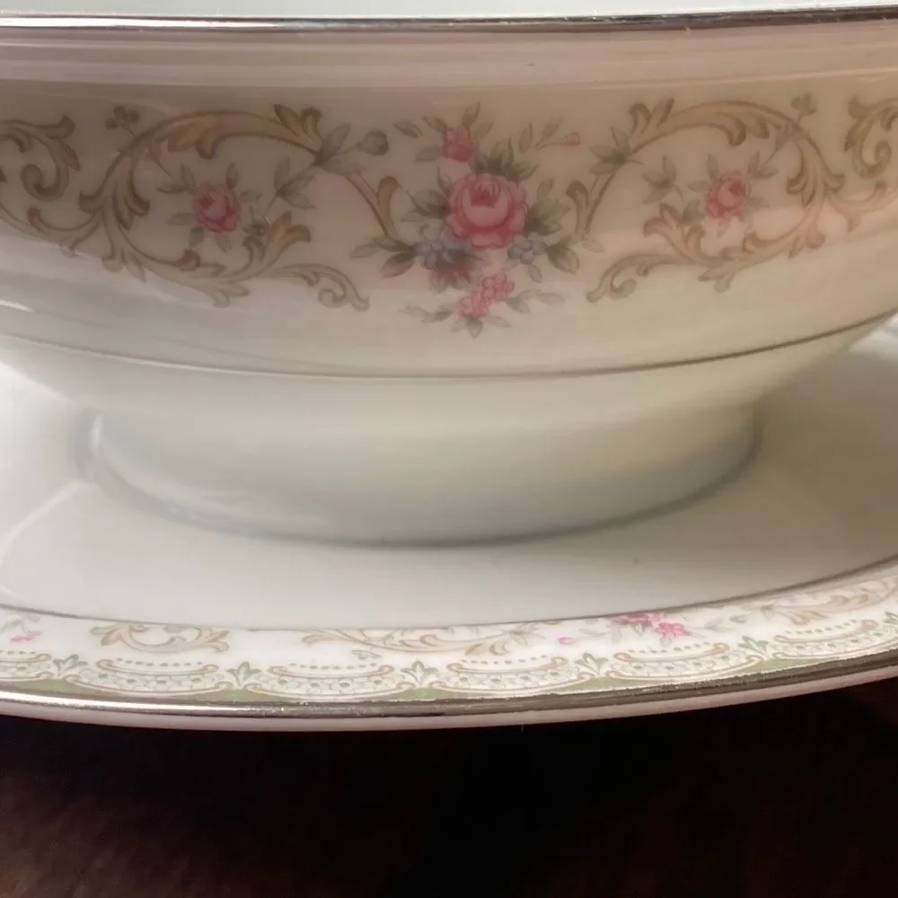 Noritake Edgewood China gravy boat Vintage floral rose platinum trim attached un